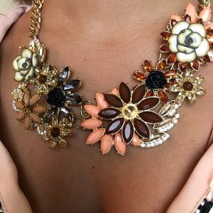 Gold platted costume jewelry necklace